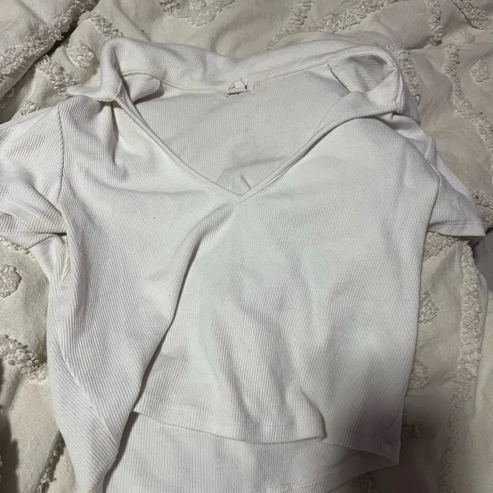 Garage Ribbed Collared White Top - Picture 2 of 4